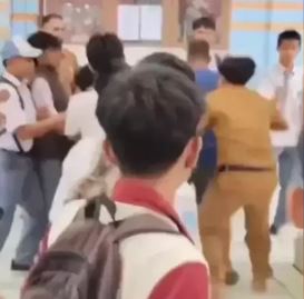 Viral! Guru SMK di Tanjab Timur Dikeroyok Siswa Usai Tegur Kata Kasar